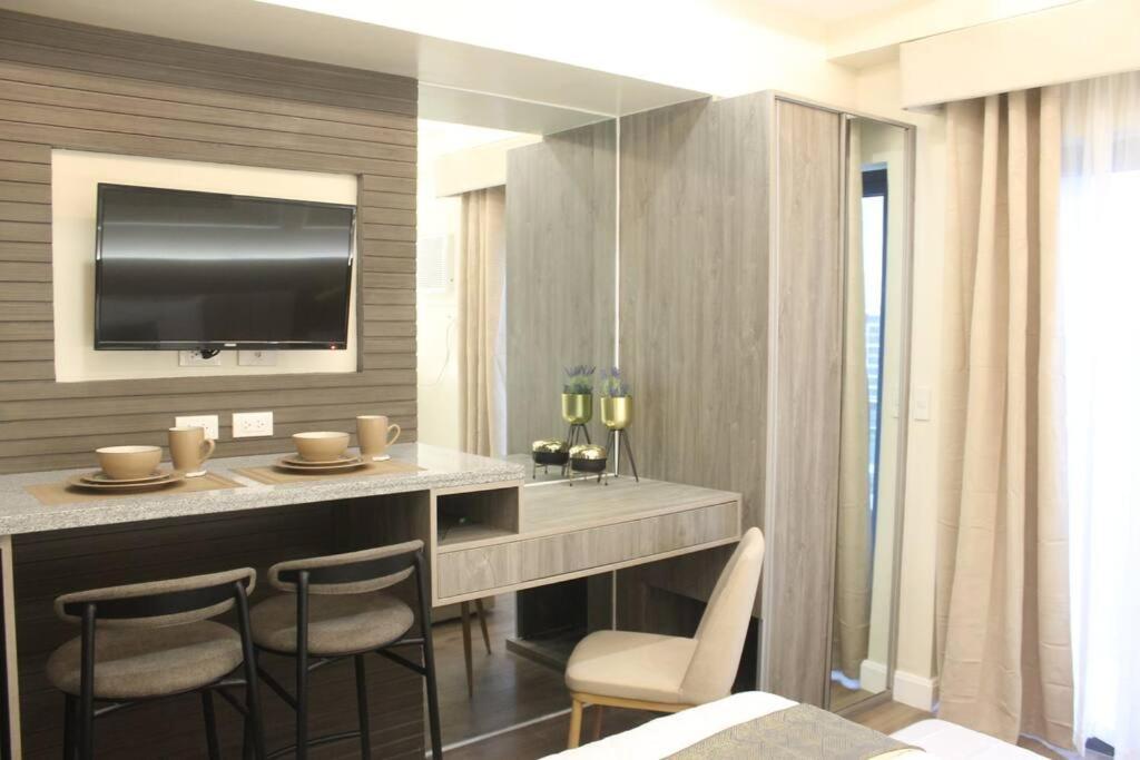 Condo Near Ayala Cebu City W Wifi Balcony 外观 照片