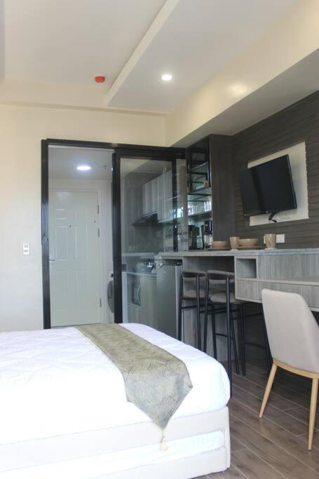 Condo Near Ayala Cebu City W Wifi Balcony 外观 照片