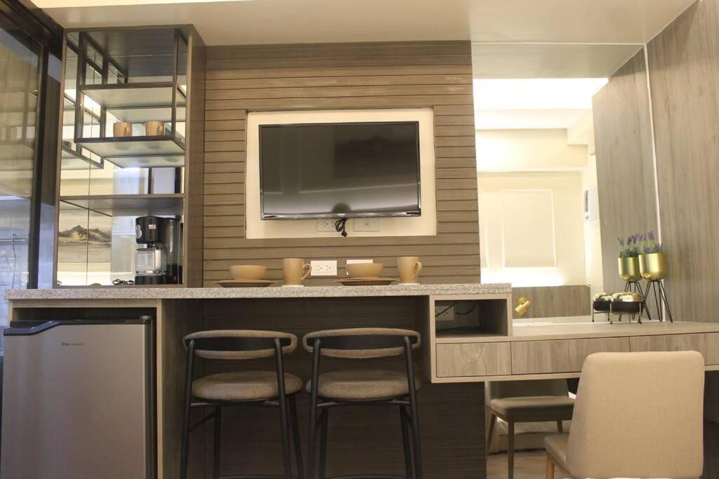 Condo Near Ayala Cebu City W Wifi Balcony 外观 照片