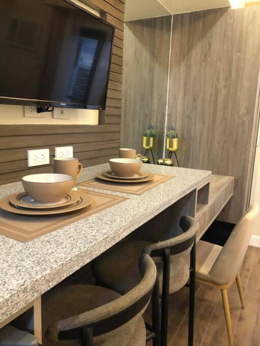 Condo Near Ayala Cebu City W Wifi Balcony 外观 照片