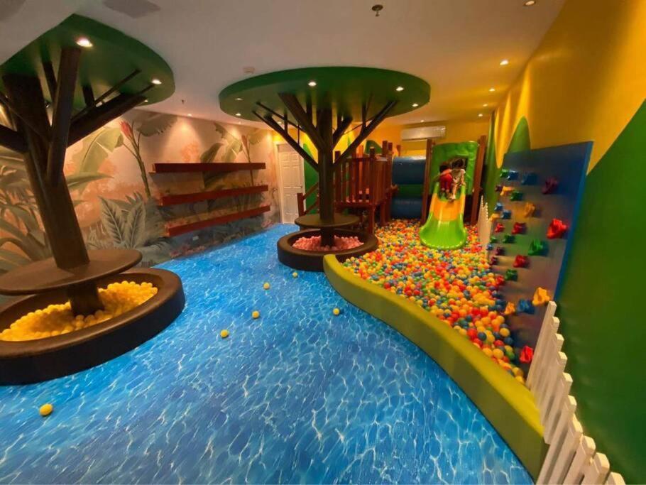 Condo Near Ayala Cebu City W Wifi Balcony 外观 照片